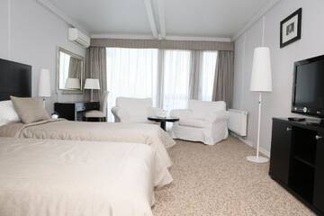 Двухместный номер Делюкс с 2 отдельными кроватями в Гостевом доме Soho Beach Hotel